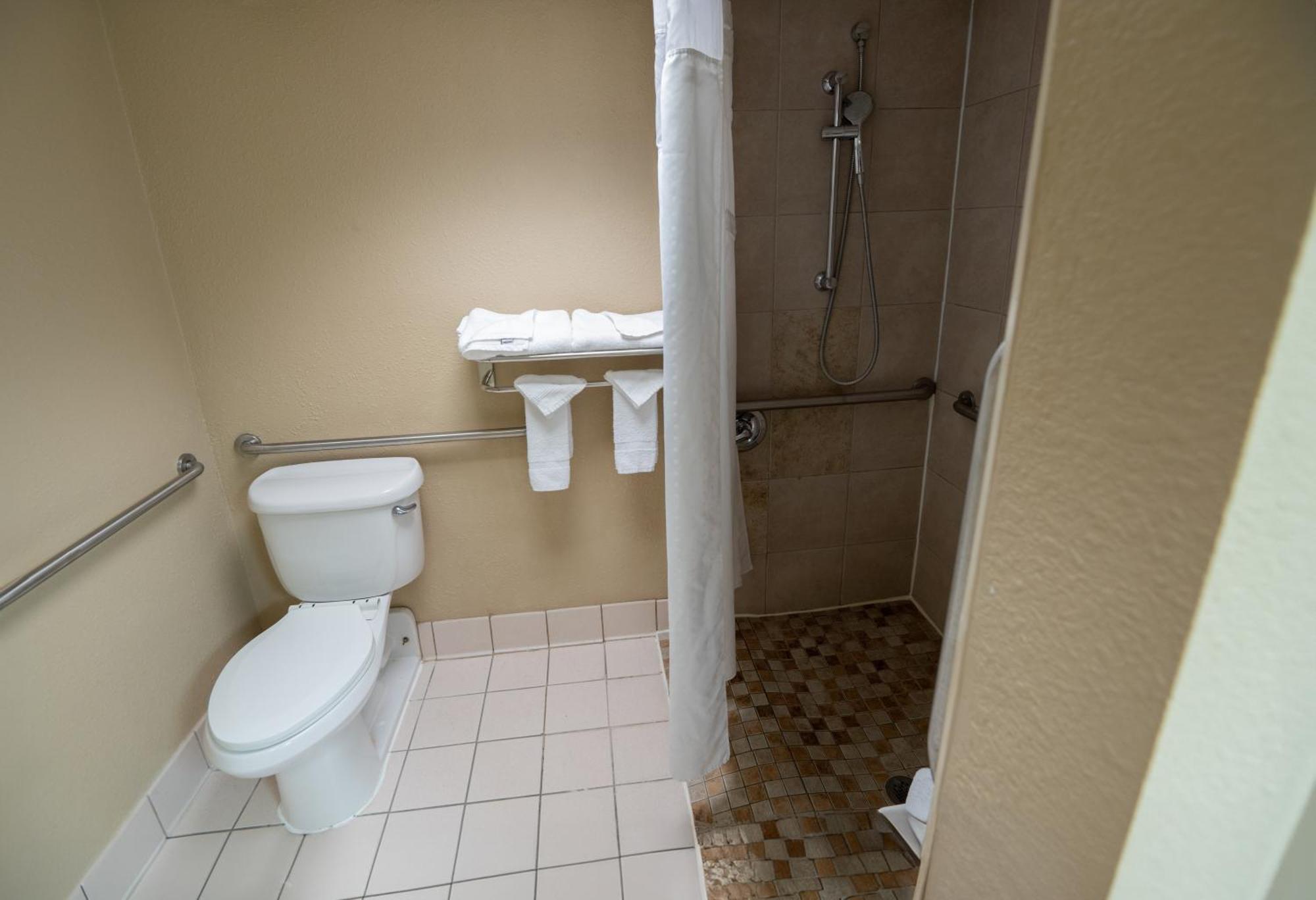 Quality Inn & Suites Downtown Mansfield Buitenkant foto
