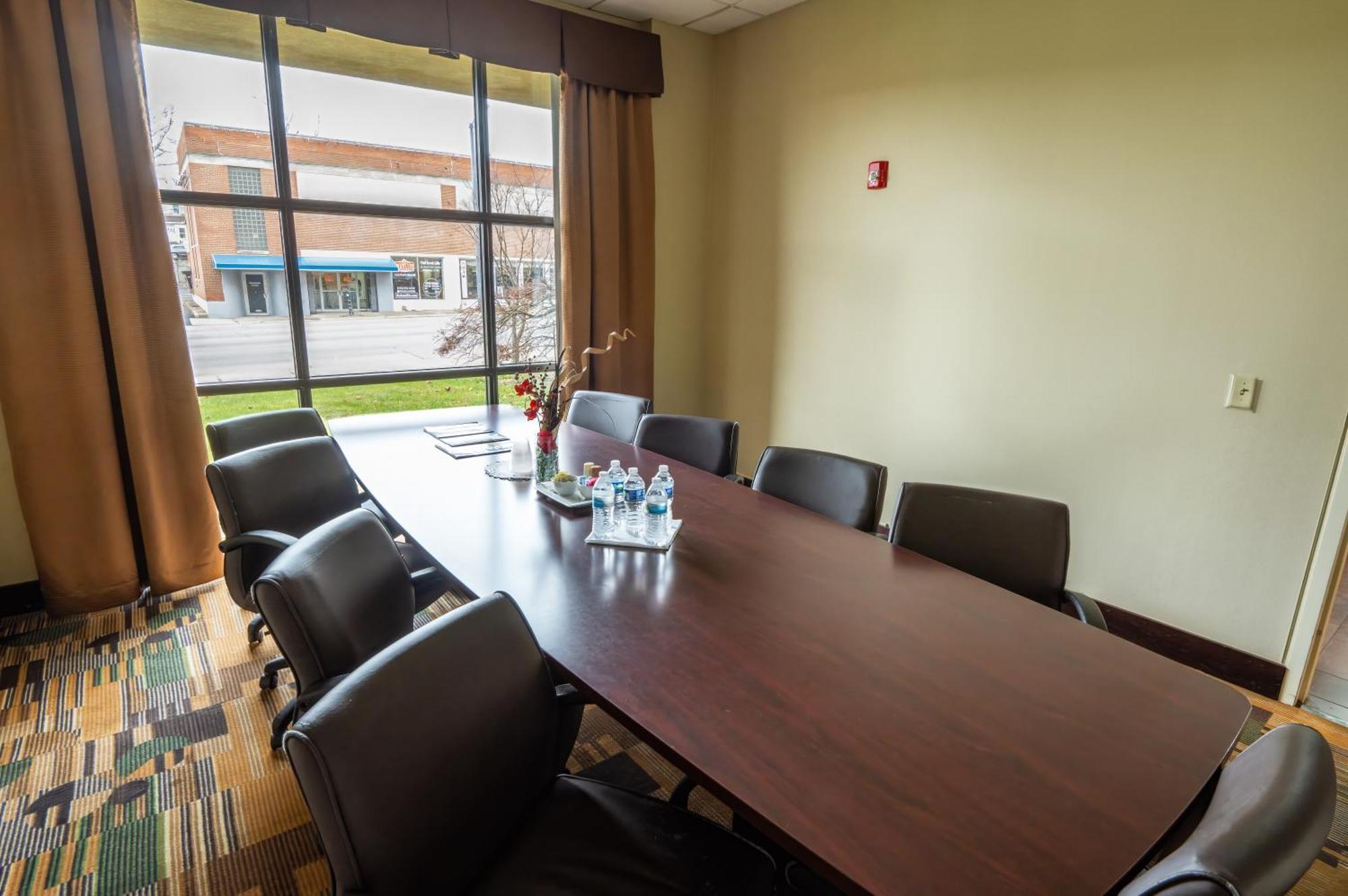 Quality Inn & Suites Downtown Mansfield Buitenkant foto